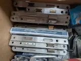 Partij divers hang en sluitwerk op pallet – foto 7 – kavel bij Onlineveilingmeester, Smilde