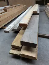 Partij grenen, vuren en meranti houtmateriaal – foto 13 – kavel bij Onlineveilingmeester, Smilde