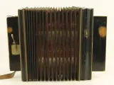 Antieke accordeon Felix Callewaert Lichtervelde – foto 10 – kavel bij De Kringwinkel, Antwerpen