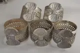 Set zilverkleurige serveeraccessoires met bord en servetringen – foto 5 – kavel bij De Kringwinkel, Turnhout