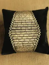 Indiase verzilverde armband met florale en haaifiguren – foto 3 – kavel bij De Kringwinkel, Antwerpen