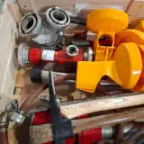 Divers tuingereedschap en brandslang koppelingen – foto 6 – kavel bij Domeinen Roerende Zaken, Groningen