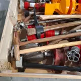 Divers tuingereedschap en brandslang koppelingen – foto 7 – kavel bij Domeinen Roerende Zaken, Groningen