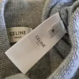 Trui en korte broek, maat M, Celine – foto 10 – kavel bij Domeinen Roerende Zaken, Groningen