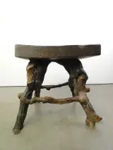 Houten bijzettafel/kruk met natuurlijke takkenpoten – foto 3 – kavel bij De Kringwinkel, Heverlee