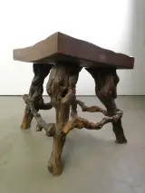 Houten bijzettafel/kruk met natuurlijke takkenpoten – foto 5 – kavel bij De Kringwinkel, Heverlee