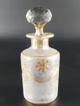 Set van 2 vintage glazen karaffen met goudkleurige decoratie – foto 12 – kavel bij De Kringwinkel, Heverlee