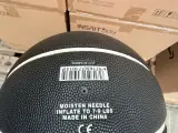 8x Slimme basketbal maat 7 met oplader en kabel, INSAIT JOY – foto 6 – kavel bij Onlineveilingmeester, Hoogeveen