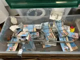 Partij woonartikelen w.o. jaloezieën, bloempotten, wandhaken – foto 2 – kavel bij Onlineveilingmeester, Hoogeveen
