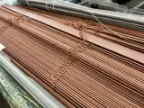 Partij woonartikelen w.o. jaloezieën, bloempotten, wandhaken – foto 12 – kavel bij Onlineveilingmeester, Hoogeveen