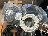 Partij installatiemateriaal w.o. diverse kabels, stopcontacten W.o. Artezo, Jayo – foto 4 – kavel bij Onlineveilingmeester, Hoogeveen