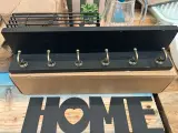 Partij woonaccessoires w.o. etagère, poef, wandkapstok, badmat – foto 5 – kavel bij Onlineveilingmeester, Hoogeveen