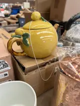 Partij huis-en keukenartikelen w.o. servies, picknickmand, theepot, bestek, mini wafelmaker W.o. H&M Home, Ikea, Thermomix – foto 11 – kavel bij Onlineveilingmeester, Hoogeveen