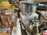 Partij huis-en keukenartikelen w.o. servies, picknickmand, theepot, bestek, mini wafelmaker W.o. H&M Home, Ikea, Thermomix – foto 4 – kavel bij Onlineveilingmeester, Hoogeveen
