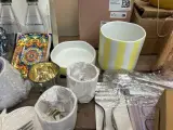 Partij huis-en keukenartikelen w.o. servies, picknickmand, theepot, bestek, mini wafelmaker W.o. H&M Home, Ikea, Thermomix – foto 5 – kavel bij Onlineveilingmeester, Hoogeveen
