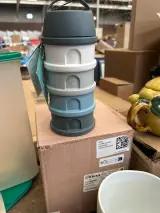 Partij huis-en keukenartikelen w.o. servies, picknickmand, theepot, bestek, mini wafelmaker W.o. H&M Home, Ikea, Thermomix – foto 10 – kavel bij Onlineveilingmeester, Hoogeveen