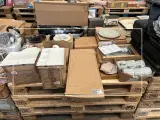 Ca. 60x Servies w.o. diverse borden, serveerschaal, kopjes W.o. Maximex, Vega – kavel bij Onlineveilingmeester, Hoogeveen