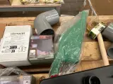 Ca. 25x Tuin-en bouwbenodigdheden w.o. solar wandlamp, bevestigingsharingen, pvc bocht, tuin handgereedschap – foto 3 – kavel bij Onlineveilingmeester, Hoogeveen