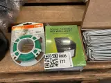 Ca. 25x Tuin-en bouwbenodigdheden w.o. solar wandlamp, bevestigingsharingen, pvc bocht, tuin handgereedschap – foto 5 – kavel bij Onlineveilingmeester, Hoogeveen