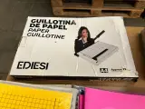 Partij kantoor-en schoolartikelen w.o. schriften, lamineerhoezen, papiersnijder W.o. Ediesi, Lyreco, Stabilo – foto 5 – kavel bij Onlineveilingmeester, Hoogeveen