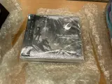 6x Verzamelobjecten w.o. Hatsune Miku, NieR:Automata – foto 3 – kavel bij Onlineveilingmeester, Hoogeveen