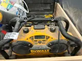 Partij bouwartikelen w.o. accuboormachine, bouwradio, divers handgereedschap W.o. DeWALT – foto 2 – kavel bij Onlineveilingmeester, Hoogeveen