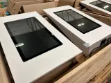 2x Elo Touch Solutions touchscreen monitor met Newland barcodescanner – foto 2 – kavel bij Onlineveilingmeester, Hoogeveen