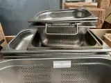 14x RVS geperforeerde Gastronoom-bakken – foto 2 – kavel bij Onlineveilingmeester, Hoogeveen