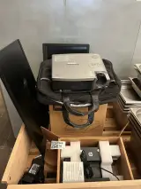 5x Kantoor artikelen w.o. projector, postbak, beeldscherm W.o. Mitsubishi, HP – foto 2 – kavel bij Onlineveilingmeester, Hoogeveen