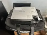 5x Kantoor artikelen w.o. projector, postbak, beeldscherm W.o. Mitsubishi, HP – foto 4 – kavel bij Onlineveilingmeester, Hoogeveen