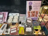 4x Inhoud stellingvak w.o. mode-en haaraccessoires, W.o. H&M, Cider, Contents – foto 13 – kavel bij Onlineveilingmeester, Hoogeveen