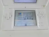 Nintendo DS Lite spelconsole met accessoires en spel – foto 3 – kavel bij De Kringwinkel, Heverlee