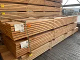 Ca. 79x Douglas Balken Geschaafd, 40x90mm, lengte 430cm – foto 2 – kavel bij Onlineveilingmeester