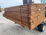 Ca. 204x Guyana Teak Planken Fijnbezaagd, 31x80mm, lengte 91/215cm, 17/245cm, 12/275cm, 84/305cm – foto 2 – kavel bij Onlineveilingmeester