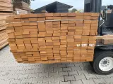 Ca. 108x Guyana Teak Planken Fijnbezaagd, 31x80mm, lengte 305cm – foto 3 – kavel bij Onlineveilingmeester