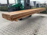 Ca. 84x Guyana Teak Planken Fijnbezaagd, 31x80mm, lengte 520cm – foto 2 – kavel bij Onlineveilingmeester