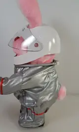 Duracell astronaut konijn met vlag – foto 4 – kavel bij De Kringwinkel, Turnhout