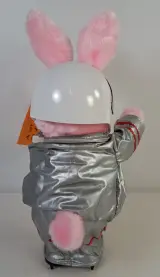 Duracell astronaut konijn met vlag – foto 5 – kavel bij De Kringwinkel, Turnhout