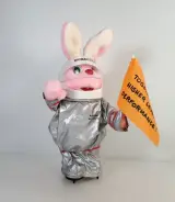 Duracell astronaut konijn met vlag – foto 9 – kavel bij De Kringwinkel, Turnhout