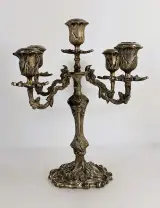 Sierlijk antiek ogend barok kandelaarstel met 5 lichtpunten – rijk gedecoreerd en klassiek – foto 6 – kavel bij De Kringwinkel, Turnhout