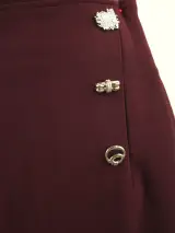 Caroline Biss soepelvallende auberginekleurige elegante damespantalon met wijde pijpen en zilverkleurige knopen – foto 2 – kavel bij De Kringwinkel, Antwerpen