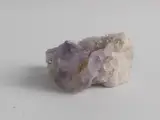 Verzameling mineralen en kristallen in displayboxen – foto 13 – kavel bij De Kringwinkel, Heverlee