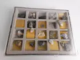Verzameling mineralen en kristallen in displayboxen – foto 7 – kavel bij De Kringwinkel, Heverlee