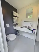 Dubbel sanitair huisje camping, XHC Bouw, Dubbele unit, zwart, 2021 – foto 15 – kavel bij Onlineveilingmeester, Balkbrug