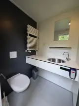 Dubbel sanitair huisje camping, XHC Bouw, Dubbele unit, zwart, 2021 – foto 9 – kavel bij Onlineveilingmeester, Balkbrug