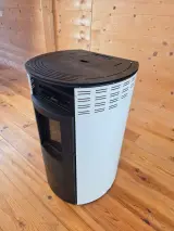 Pellet kachel, 8 kW, AMG Spa, ROUND8K-W, wit/zwart – foto 6 – kavel bij Onlineveilingmeester, Balkbrug