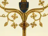 Klassieke elektrische kandelaar met 3 armen en decoratief schild – foto 5 – kavel bij De Kringwinkel, Antwerpen