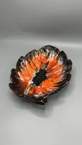 Keramische bladschaal vintage Fat Lava sierschaal met vlammend glazuur – foto 2 – kavel bij De Kringwinkel, Oostkamp