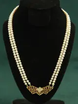 Parelketting met 18k gouden broche-hanger, diamant en robijnen – foto 12 – kavel bij De Kringwinkel, Antwerpen