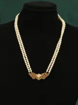 Parelketting met 18k gouden broche-hanger, diamant en robijnen – foto 10 – kavel bij De Kringwinkel, Antwerpen